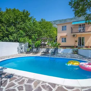 https://holiday-home-ivona-drivenik.primorje-gorskikotar.com