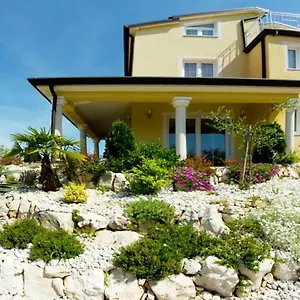 https://tomic-apartments-porec.in-istria.net